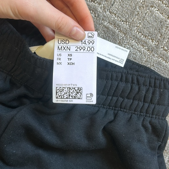 Baggy black shorts from H&M - Picture 2 of 2